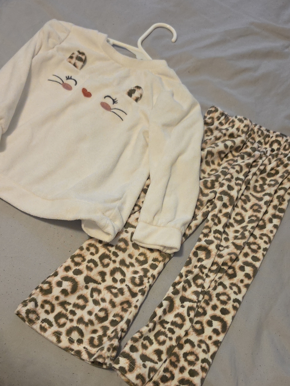 Little Lass Cream Cat Face Pajama Set with Leopard-Print Pants